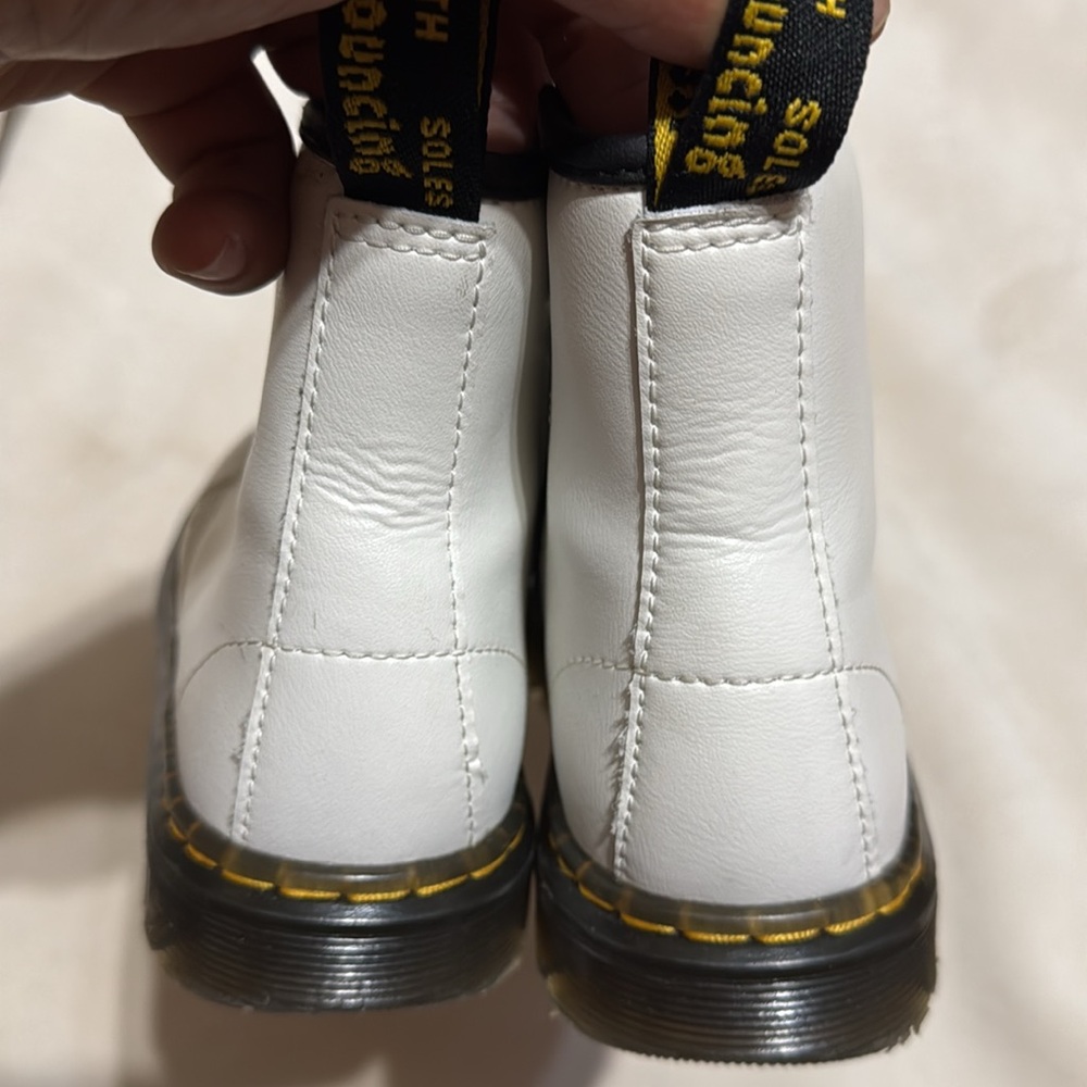 Dr. Martens Zavala J Youth Girls - Picture 2 of 11